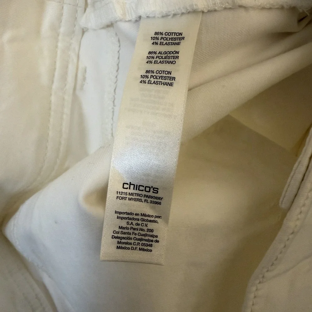 chicos stretch tapered jeans Size 25 Cream White Tapered Knee Hemmed Style Pants